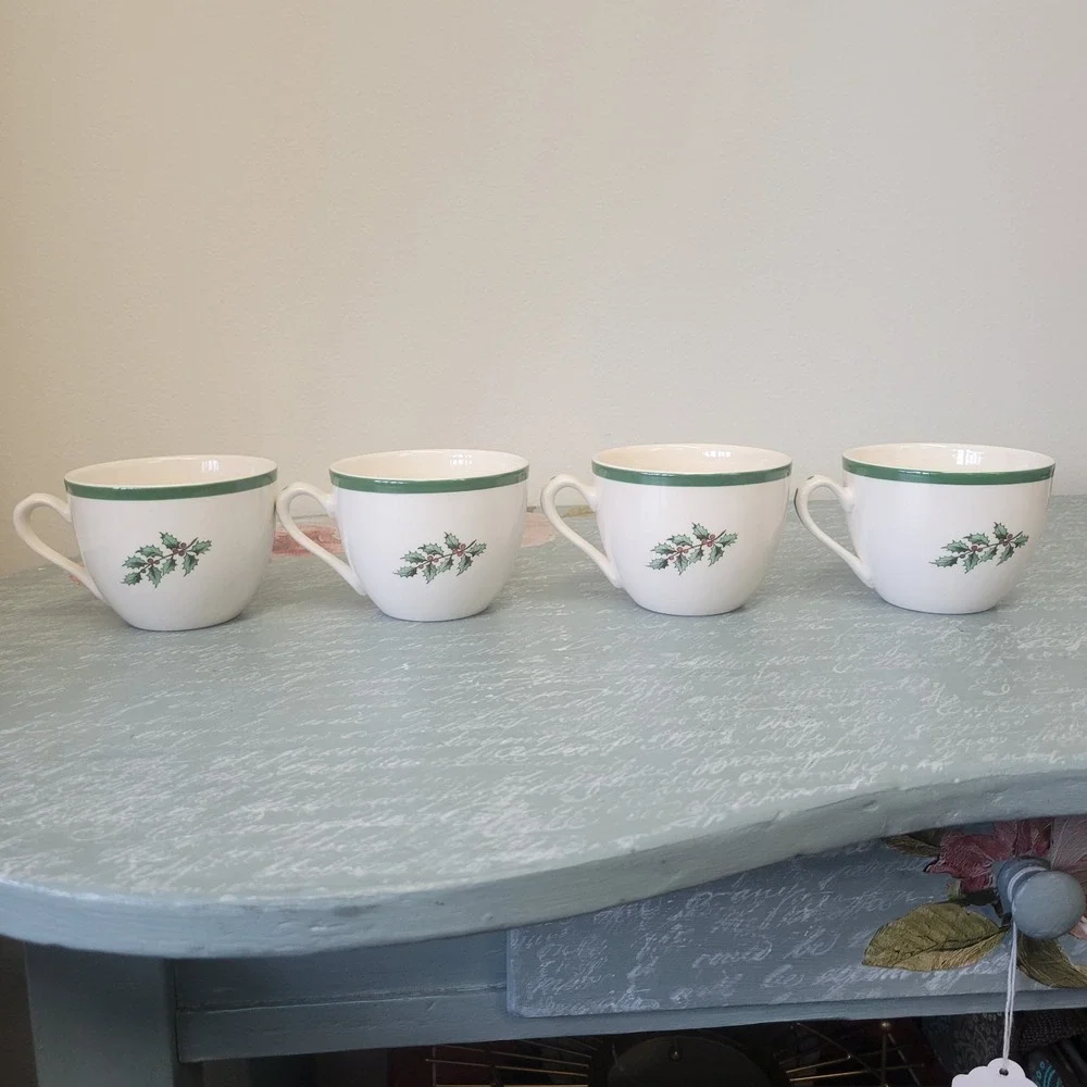 Spode Christmas Tree Cups Holly‎ Berries S334